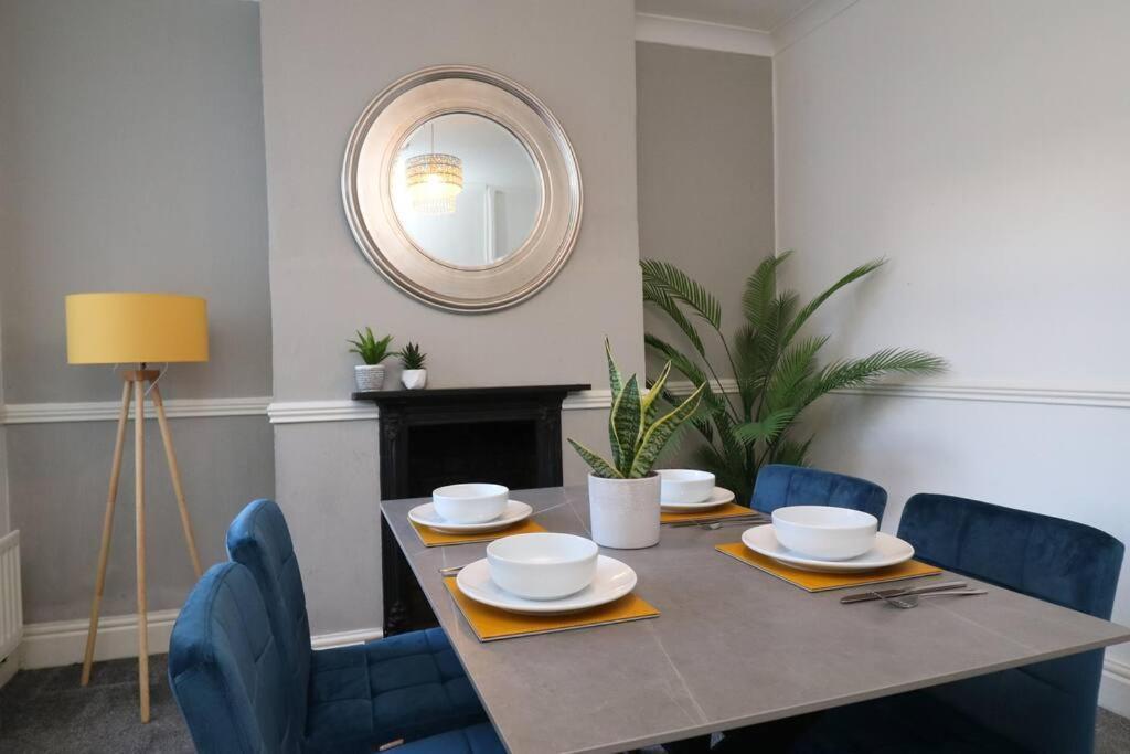 2 Bedroom Characterful House ランカスター エクステリア 写真