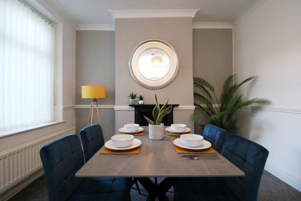 2 Bedroom Characterful House ランカスター エクステリア 写真